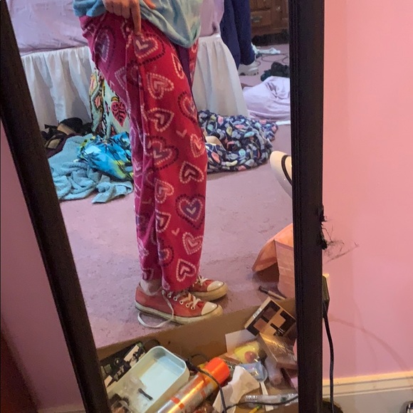 Red converse - Picture 4 of 5